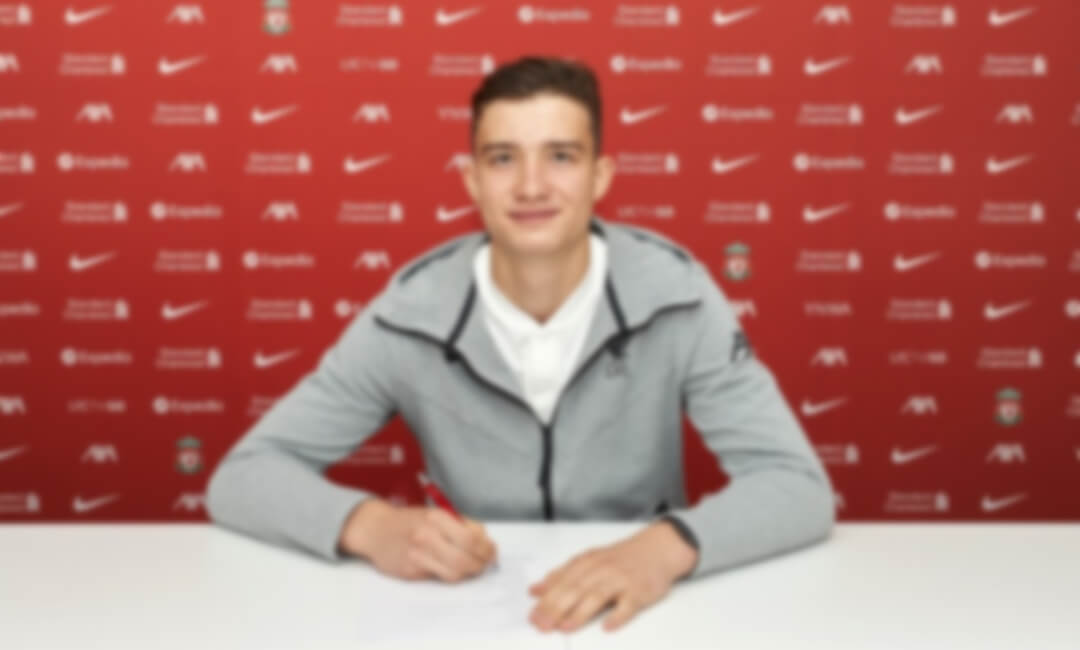 Fabian Mrozek signs first professional contract with Liverpool FC