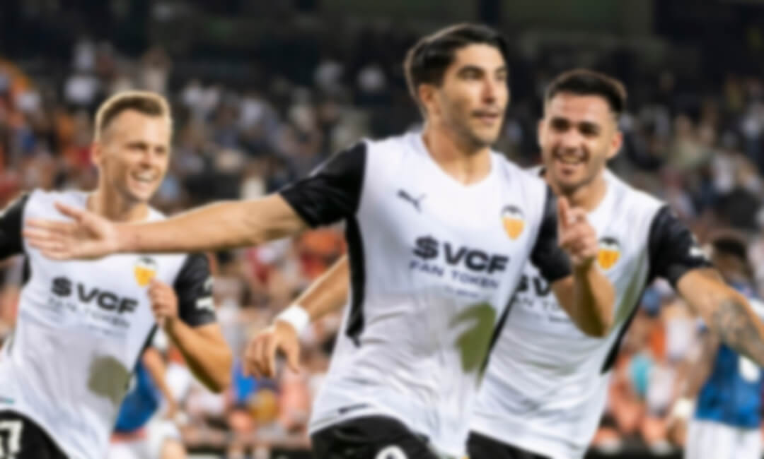 Liverpool interested in Valencia midfielder wearing number “10”