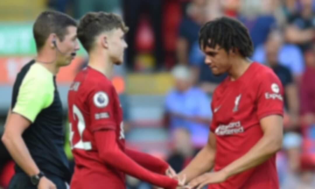 "Premier League debut" - Bobby Clarke, a 17-year-old midfielder, tells the behind-the-scenes story of his journey to the pitch at Anfield!