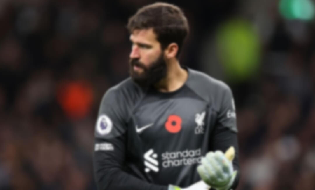 'A role model for goalkeepers...' - Virgil van Dijk talks about the greatness of Alison Becker!