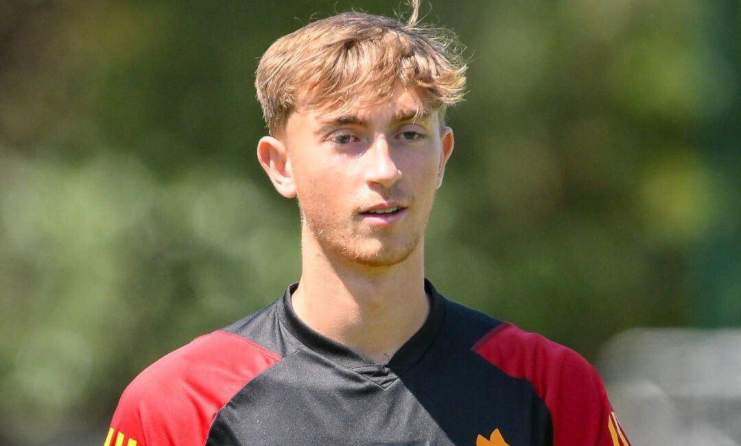 Liverpool and Newcastle not giving up on 19-year-old defender Dean Huijsen with at least €30m necessary