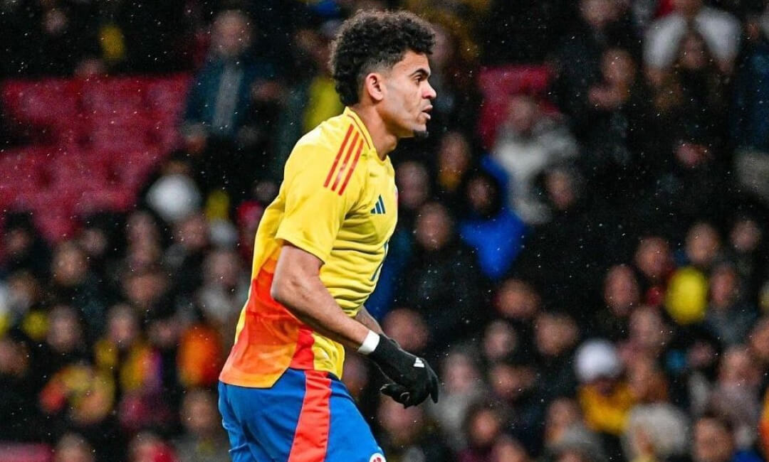 Liverpool will listen to offers for Colombia international Luis Diaz, who receives interest from Barcelona