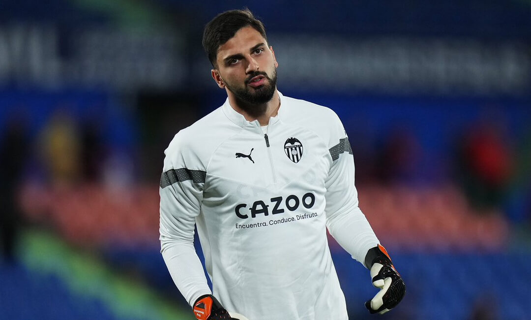 Out next summer? Liverpool preparing offer for Giorgi Mamardashvili to replace Alisson Becker