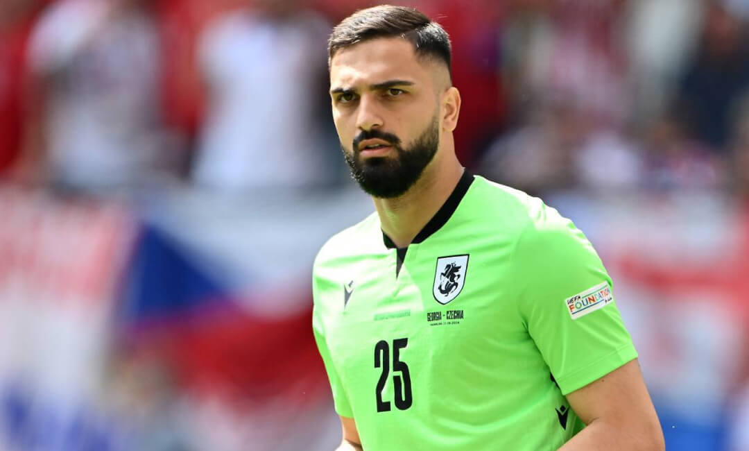 Former England goalkeeper praises Giorgi Mamardashvili, a potential successor to Alisson Becker