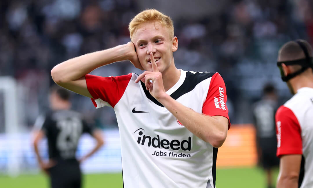 Liverpool and Arsenal send scouts to Frankfurt's 20-year-old midfielder Hugo Larsson