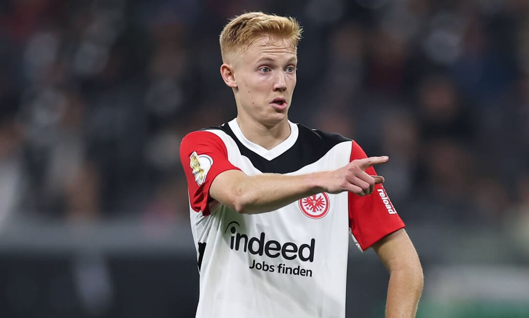 Arsenal, Liverpool and Tottenham keep an eye on Frankfurt midfielder Hugo Larsson