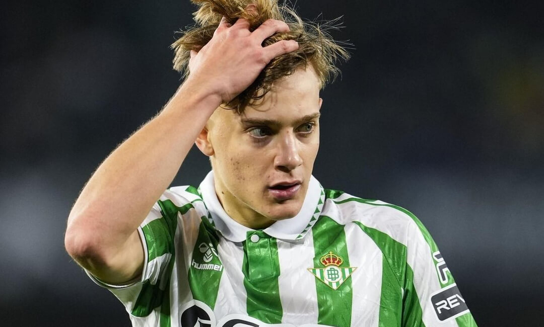 ‘€50 million release clause’ Liverpool and Chelsea battle over Real Betis' Jesús Rodríguez