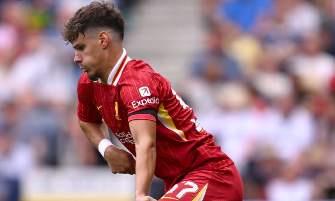 セルビアの路地裏からプレミアリーグ王者へ！ミロシュ・ケルケズ、限界を超え続ける左サイドバックの成長物語