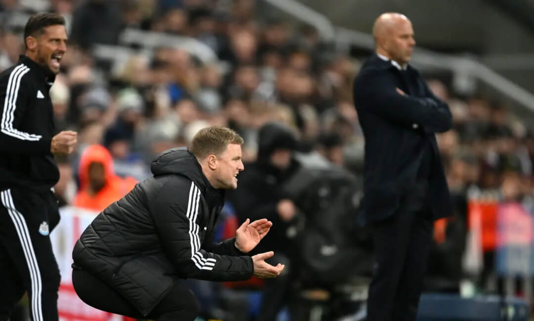 「テキストメッセージを交わした」アルネ・スロット監督が、イサク問題で揺れるエディ・ハウ監督への同情を口にする！