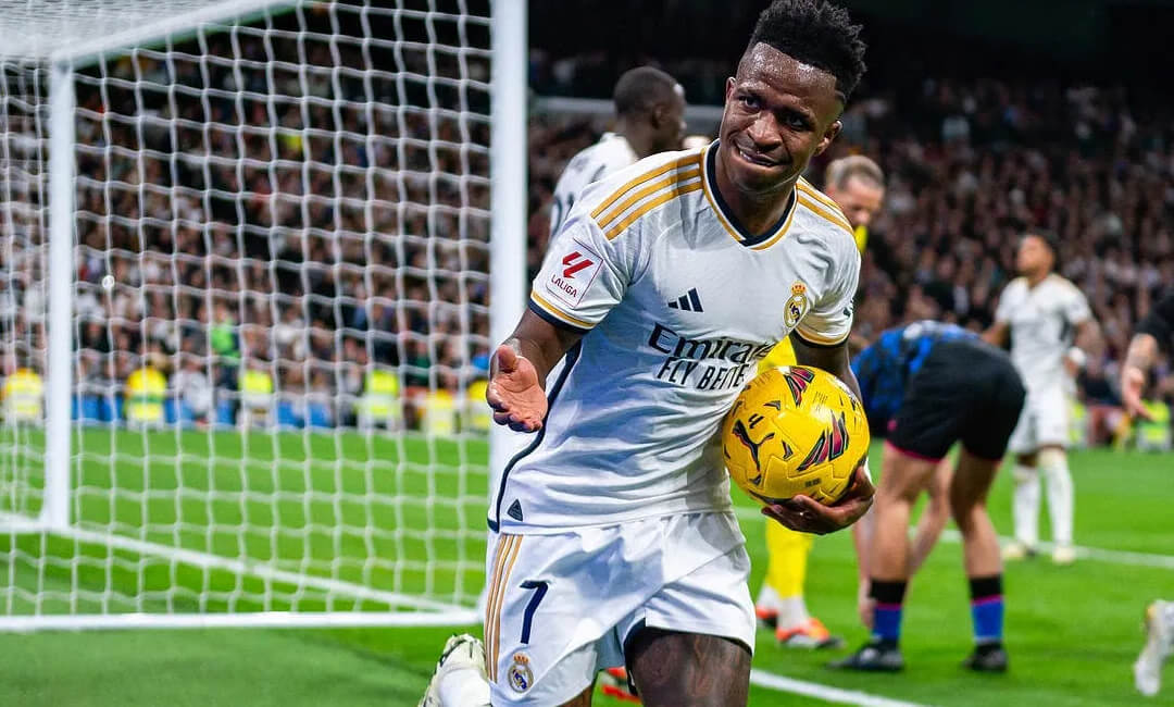 ヴィニシウス・ジュニオール争奪戦勃発！契約難航でリバプール含むプレミアリーグ移籍にも前向き？