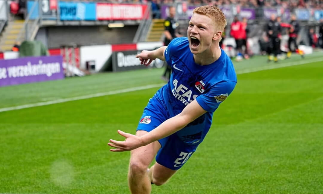 AZアルクマールの19歳MFキース・スミット、アルネ・スロット監督が獲得を熱望か！？