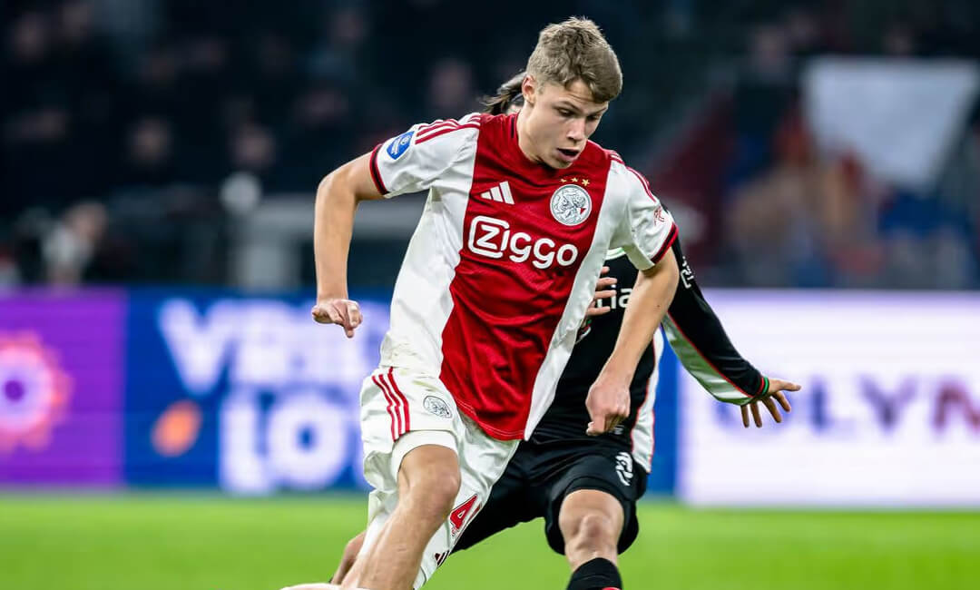スロット体制2年目のリバプール、アヤックスの18歳MFショーン・ストゥール獲得に向け、詳細調査を継続か！？